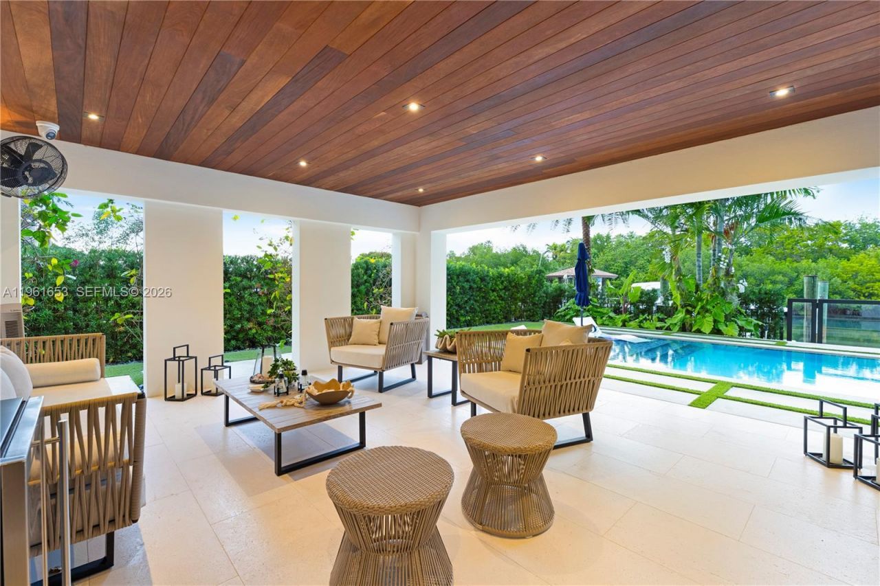 5860 Paradise Point Dr, Palmetto Bay, FL 33157 Photo