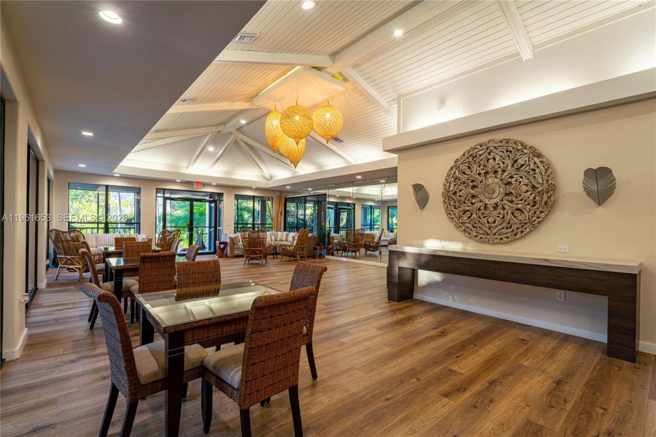 5860 Paradise Point Dr, Palmetto Bay, FL 33157 Photo