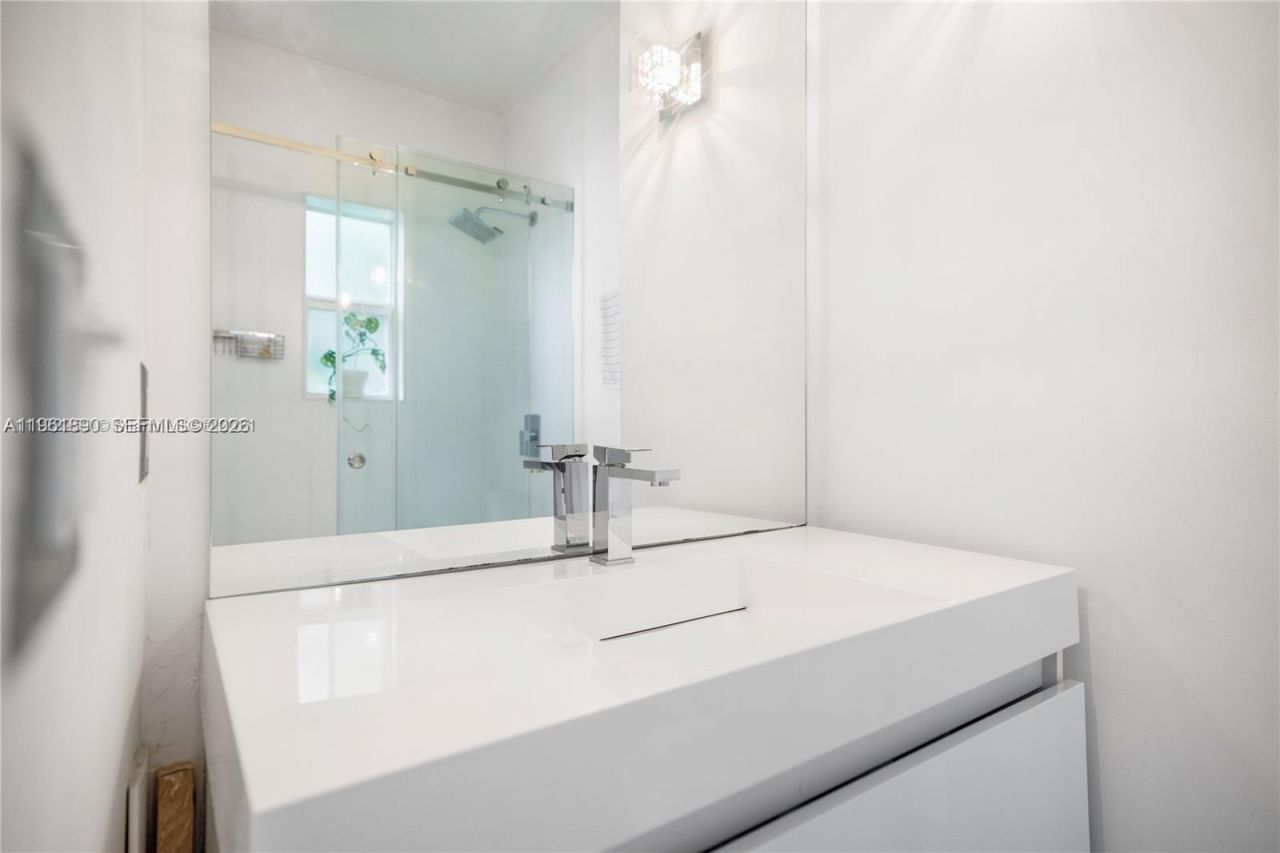 935 10th St , Unit 3, Miami Beach, FL 33139 Photo