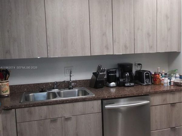 4172 Inverrary Dr, Unit 310, Lauderhill, FL 33319