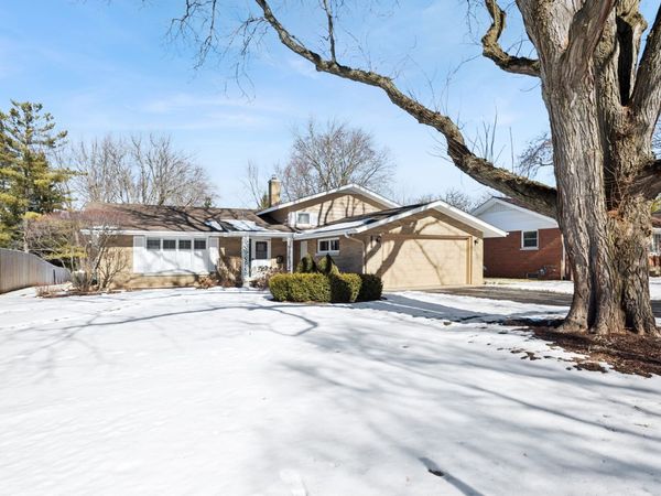 1210 Wing Avenue, St. Charles, IL 60174