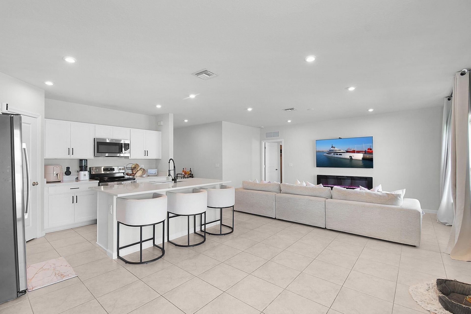 113 Dabou Loop, Belle Glade, FL 33430 Photo