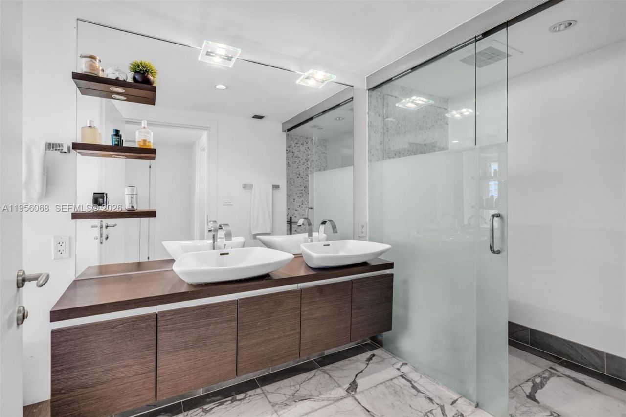 200 Biscayne Boulevard Way, Unit 506, Miami, FL 33131 Photo