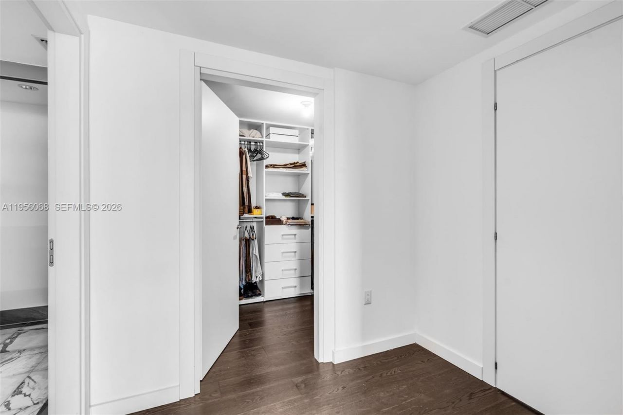 200 Biscayne Boulevard Way, Unit 506, Miami, FL 33131 Photo