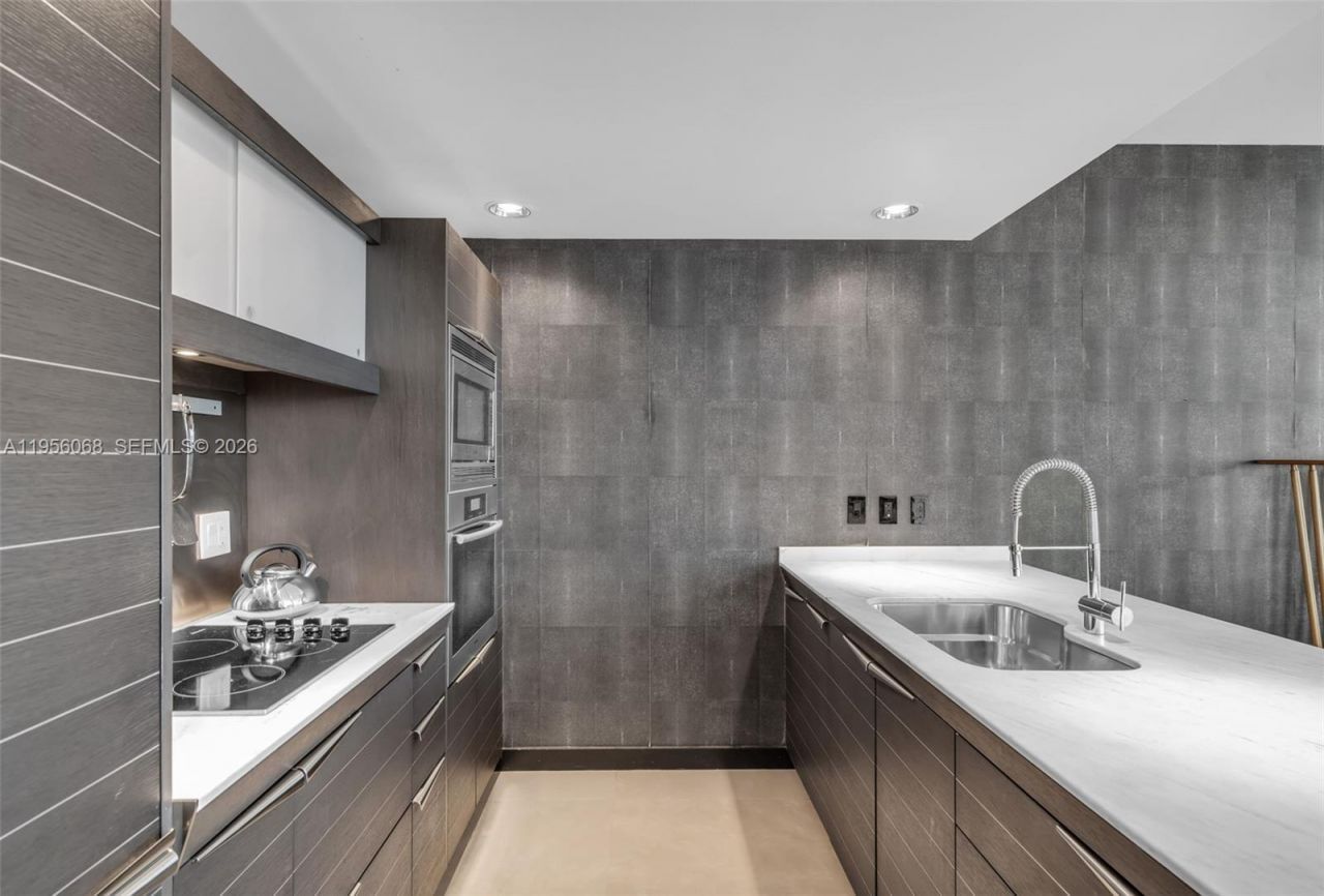 200 Biscayne Boulevard Way, Unit 506, Miami, FL 33131 Photo