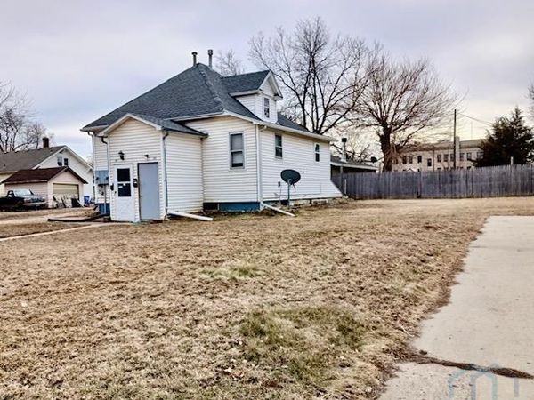 216-218 W Cedar, Vermillion, SD 57069