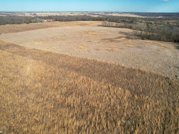 42nd Street, Centerville, IA 52544