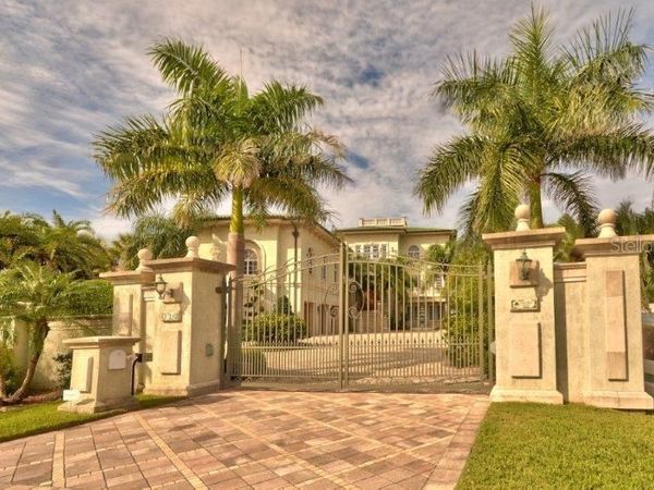 220 GULF BOULEVARD, Unit 8, BELLEAIR BEACH, FL 33786