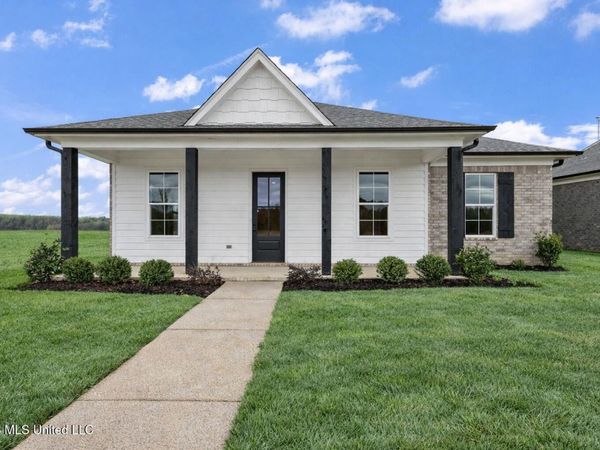 526 Bolivar Drive, Nesbit, MS 38651