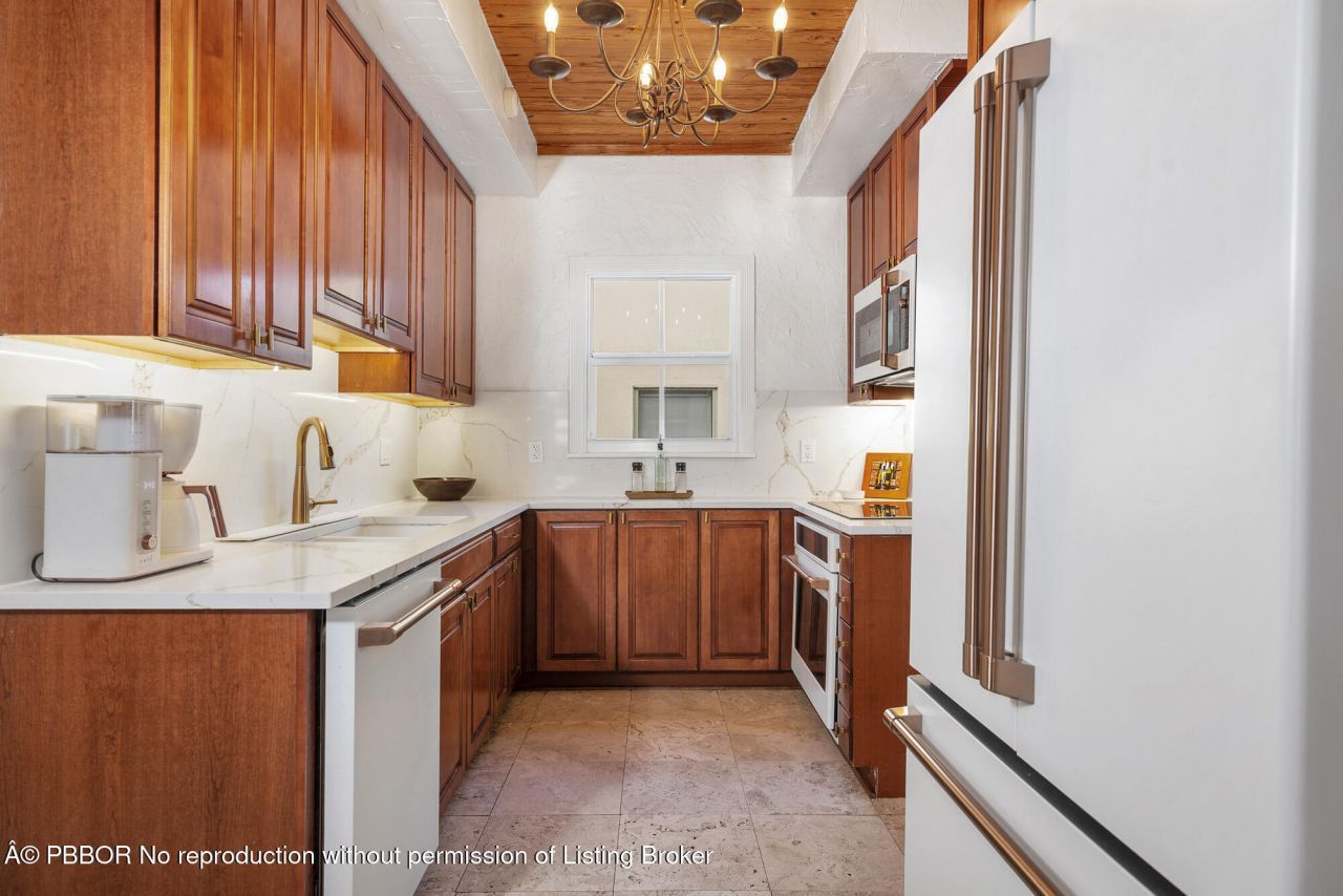 137 Edgewood Drive, West Palm Beach, FL 33405 Photo