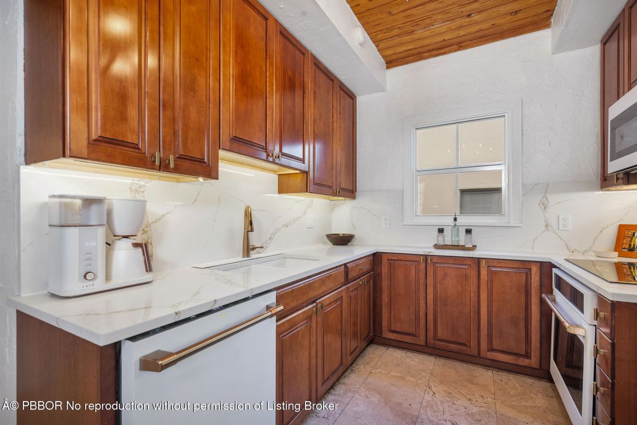 137 Edgewood Drive, West Palm Beach, FL 33405 Photo