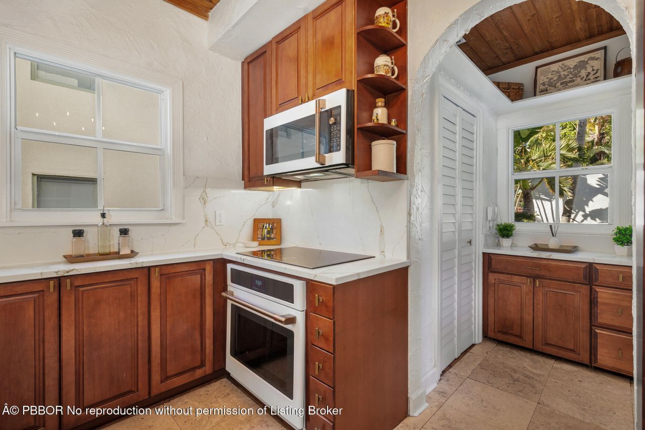 137 Edgewood Drive, West Palm Beach, FL 33405 Photo