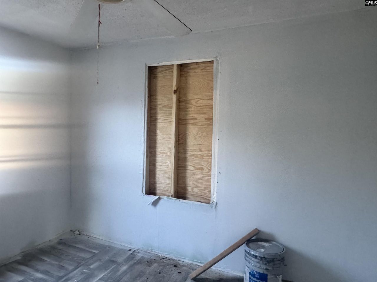 1988 Ott Street Photo 6