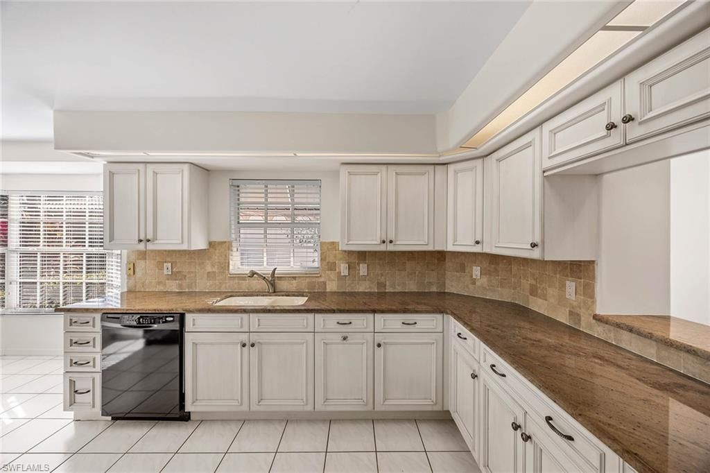 13090 Southampton Dr, Bonita Springs, FL 34135 Photo