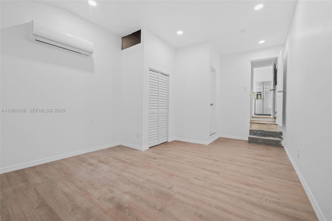 201 S Biscayne River Dr , Miami, FL 33169 Photo