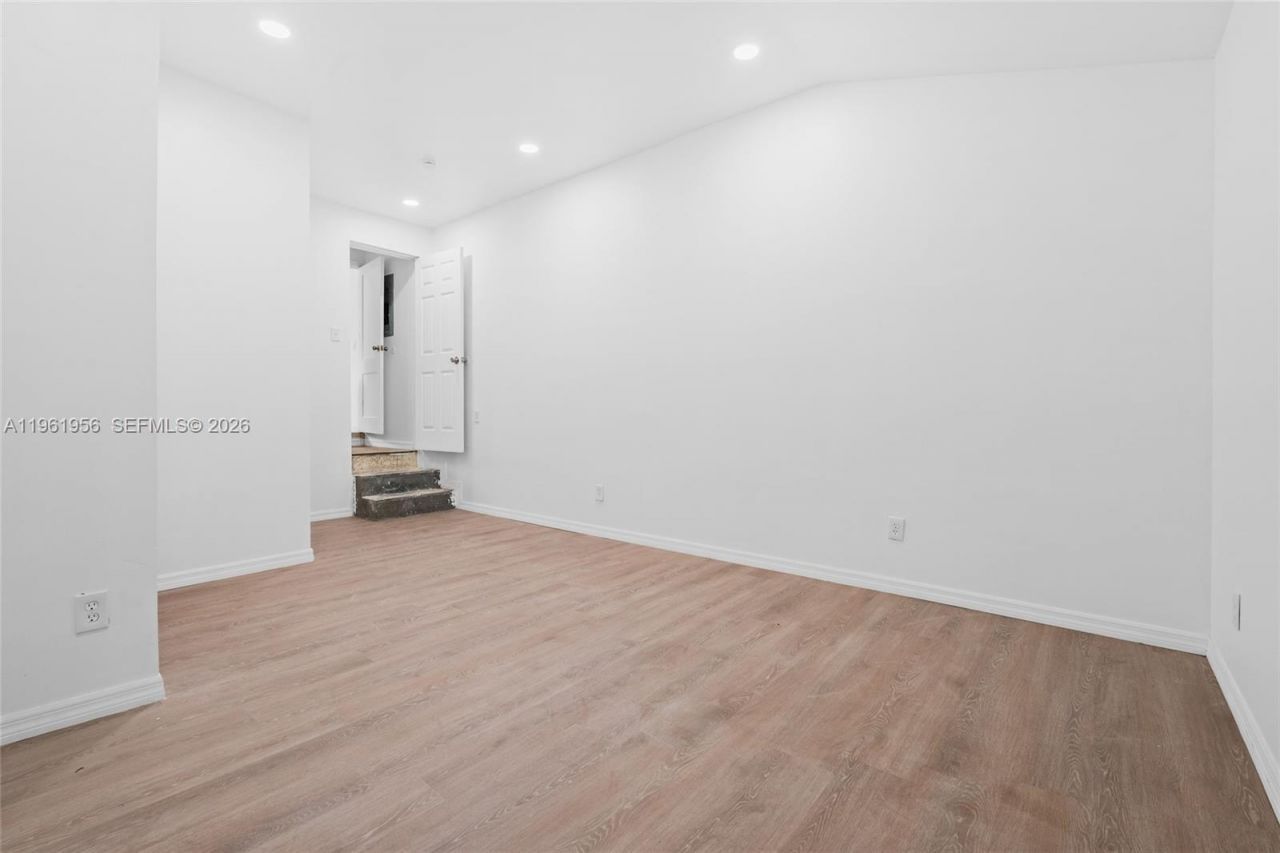 201 S Biscayne River Dr , Miami, FL 33169 Photo