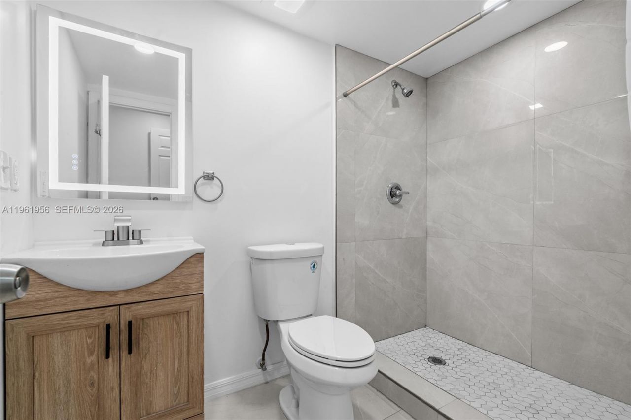 201 S Biscayne River Dr , Miami, FL 33169 Photo