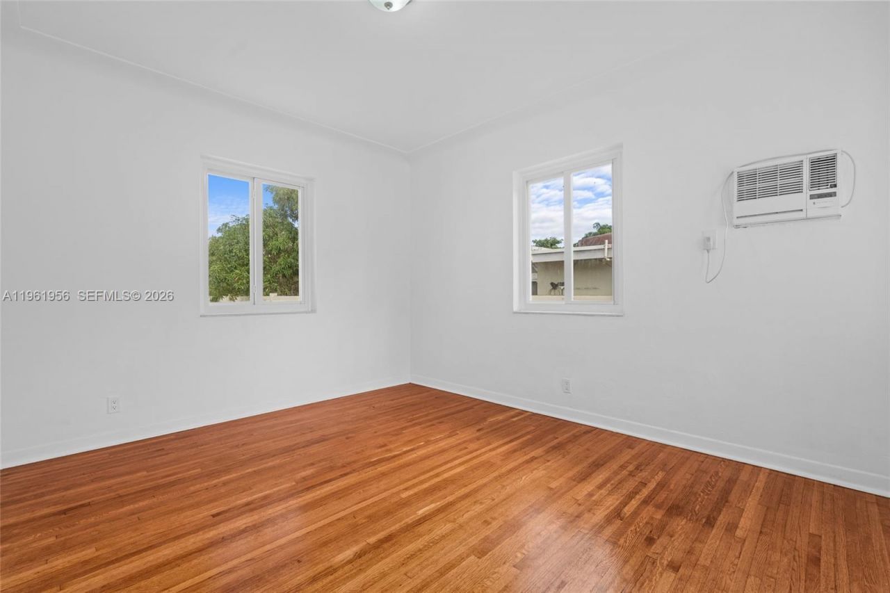 201 S Biscayne River Dr , Miami, FL 33169 Photo