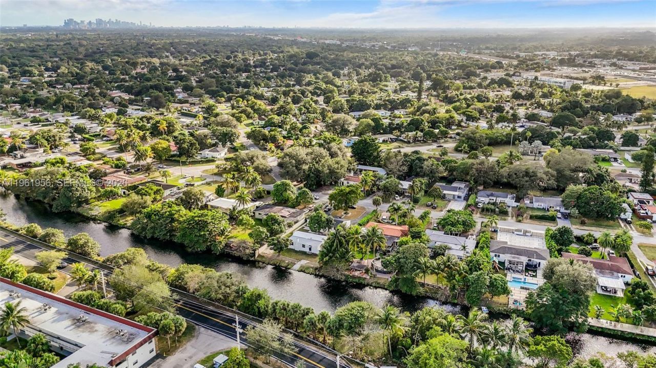 201 S Biscayne River Dr , Miami, FL 33169 Photo