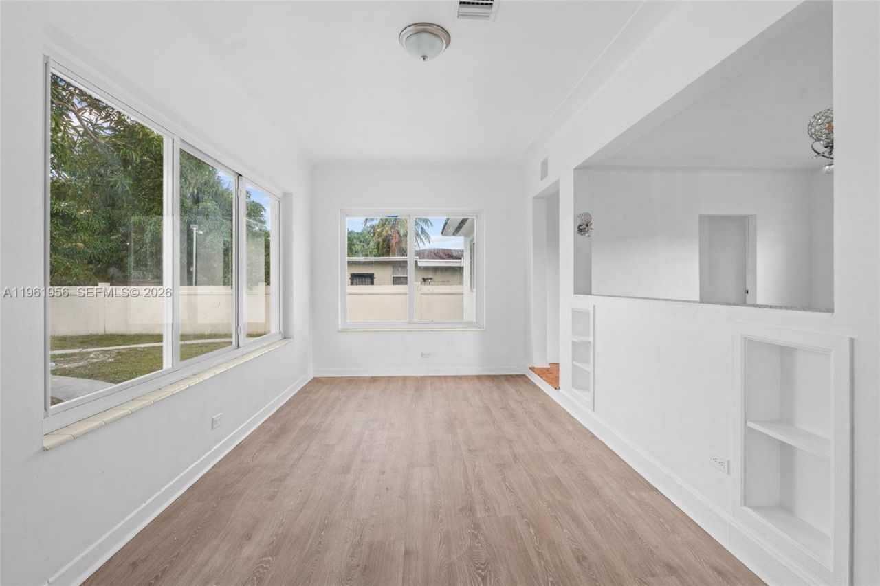 201 S Biscayne River Dr , Miami, FL 33169 Photo