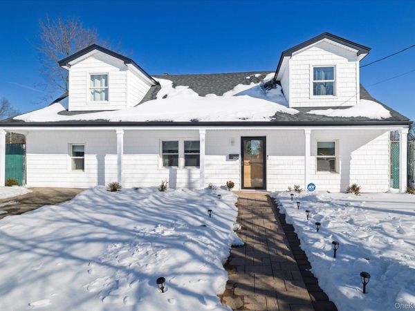 2125 North Drive, Seaford, NY 11783