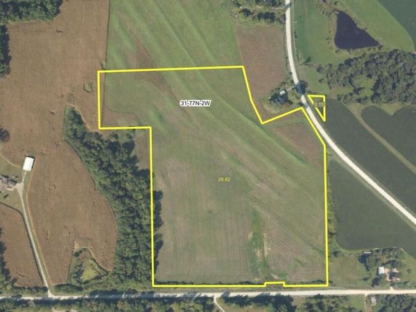 215TH STREET, Muscatine, IA 52761