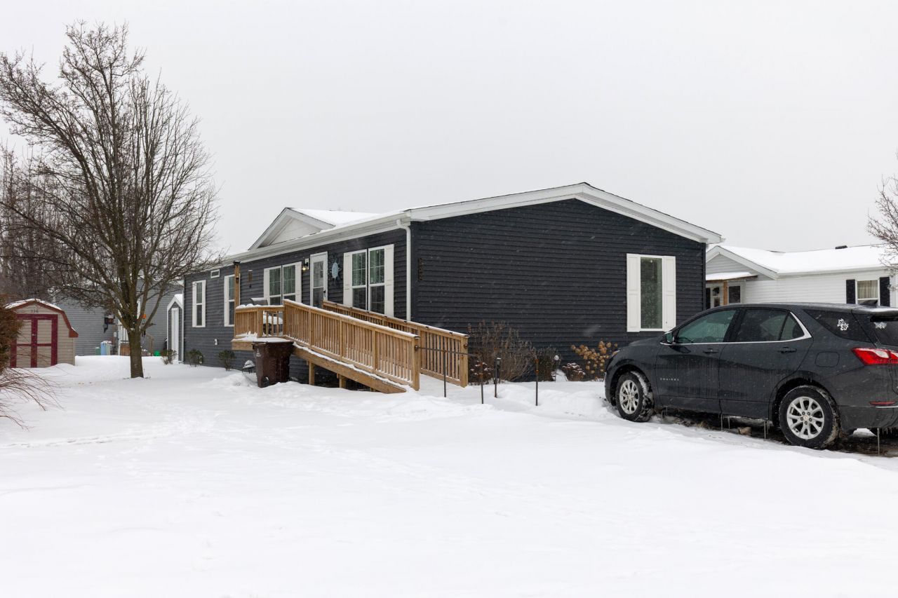 532 Harwood Court, Eaton Rapids, MI 48827 Main Photo