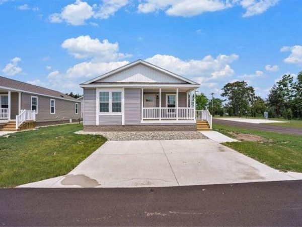 1283 E Ellis Road, Unit 13, Norton Shores, MI 49441