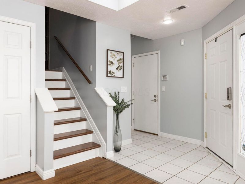 4990 Village Mews, Westerville, OH 43081 Photo 2