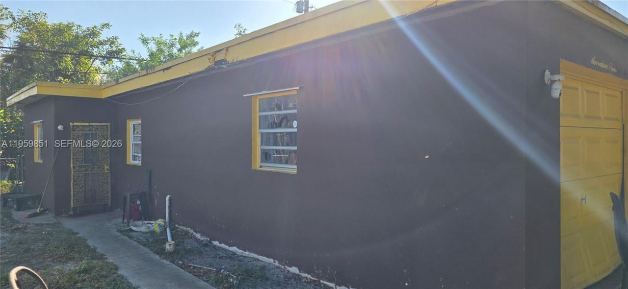 1760 NW 24th Ter, Fort Lauderdale, FL 33311 Photo