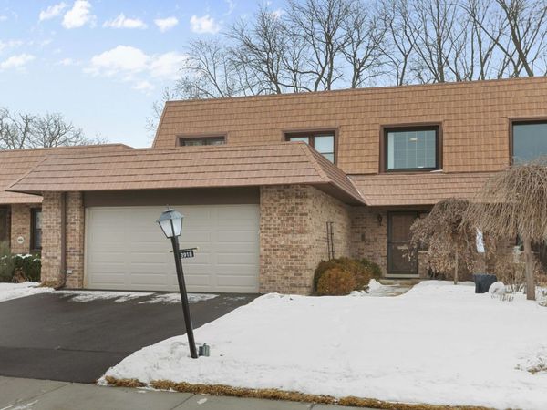 3918 Dundee Road, Northbrook, IL 60062