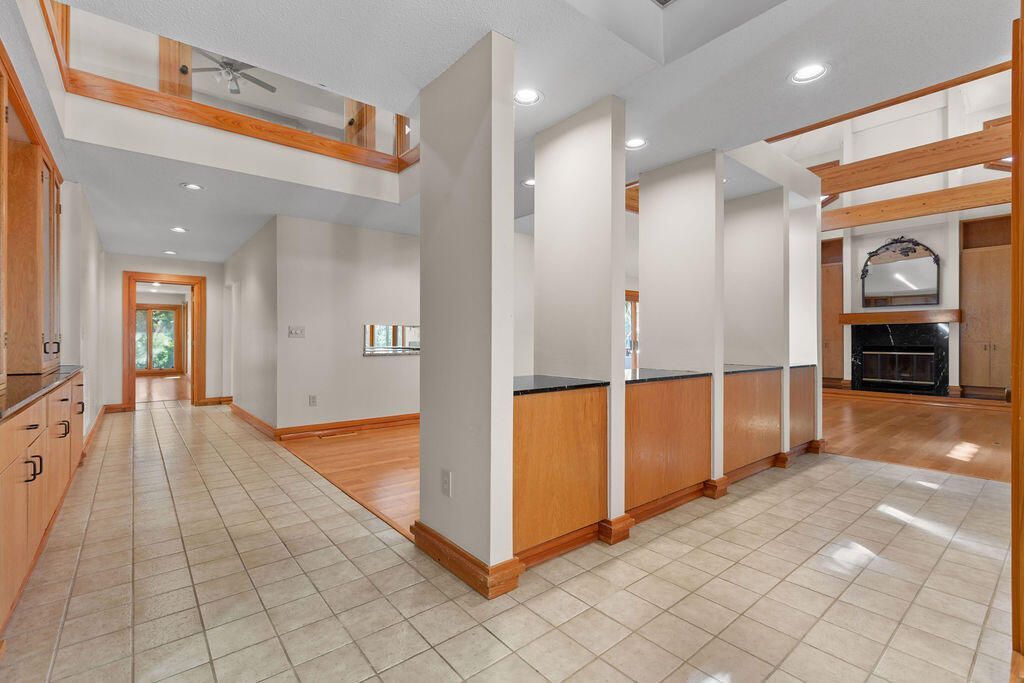 2441 The Bent Twig Photo 10