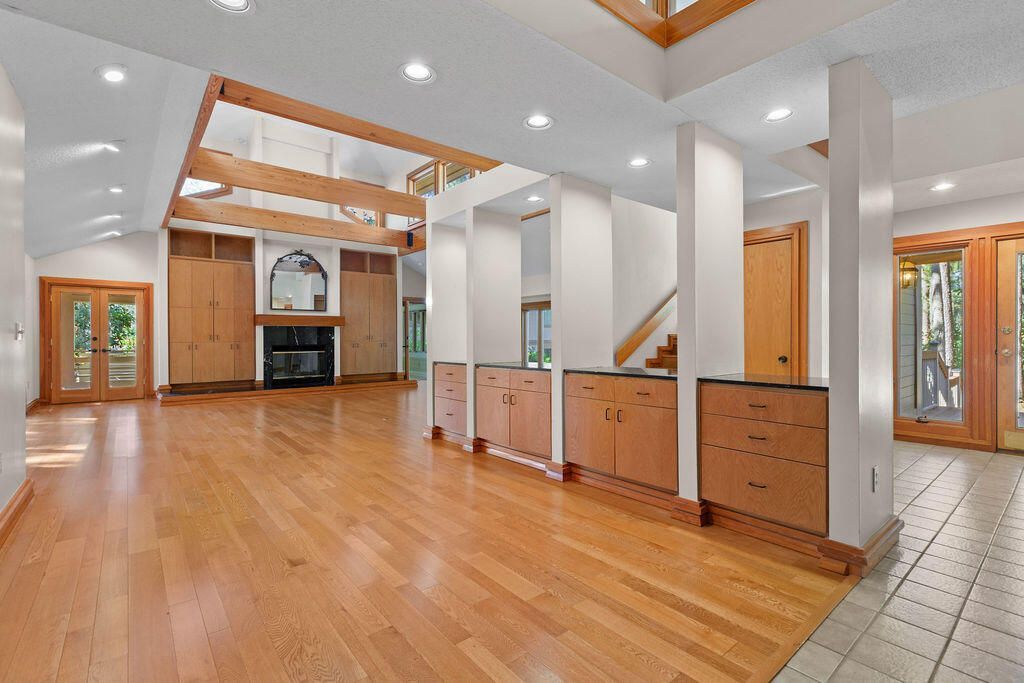 2441 The Bent Twig Photo 11