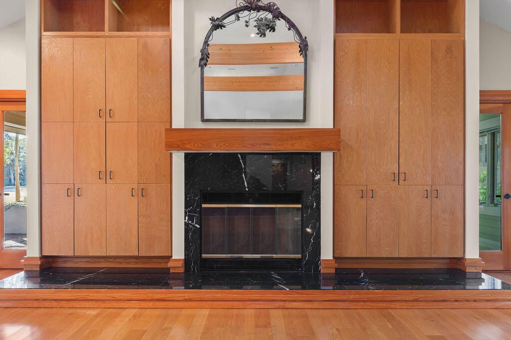 2441 The Bent Twig Photo 14