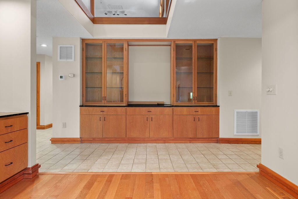 2441 The Bent Twig Photo 17