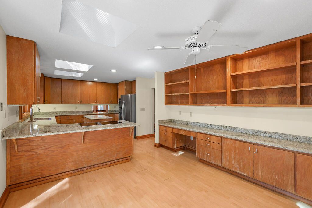 2441 The Bent Twig Photo 20