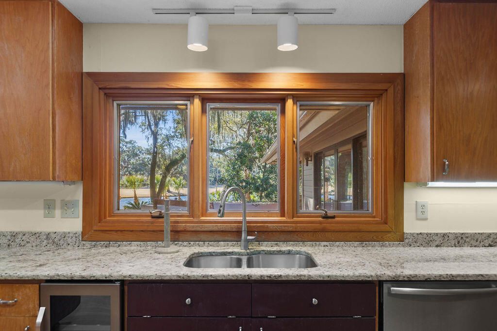 2441 The Bent Twig Photo 21