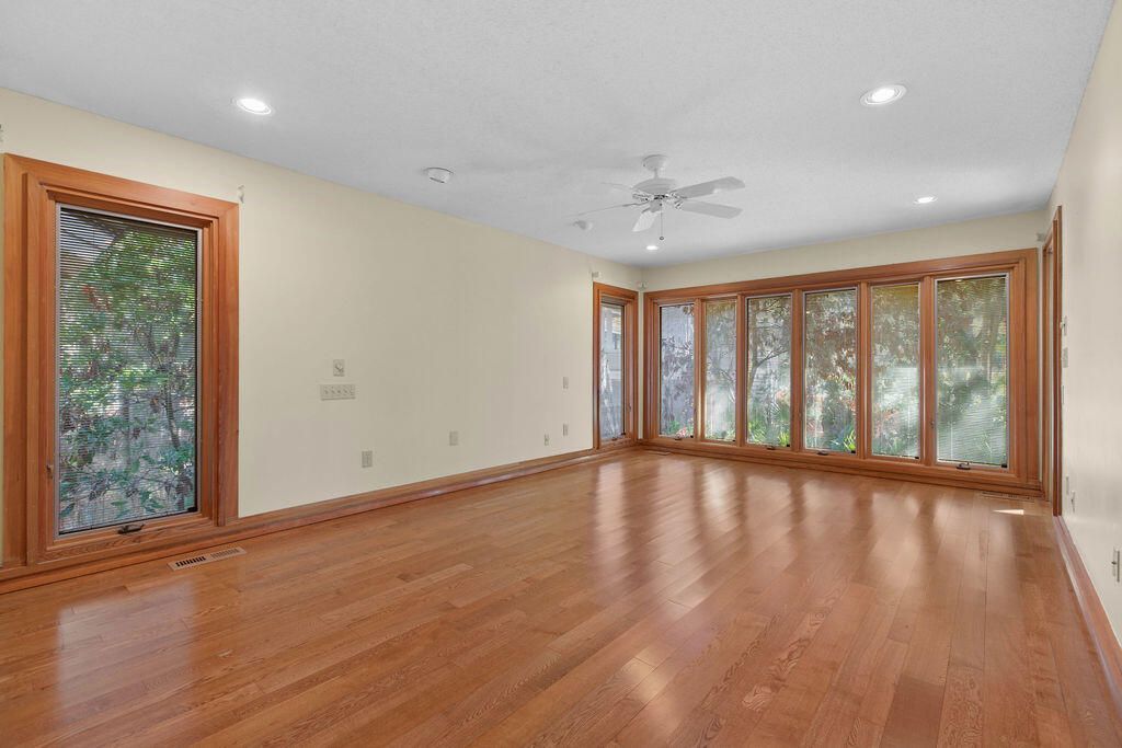 2441 The Bent Twig Photo 34