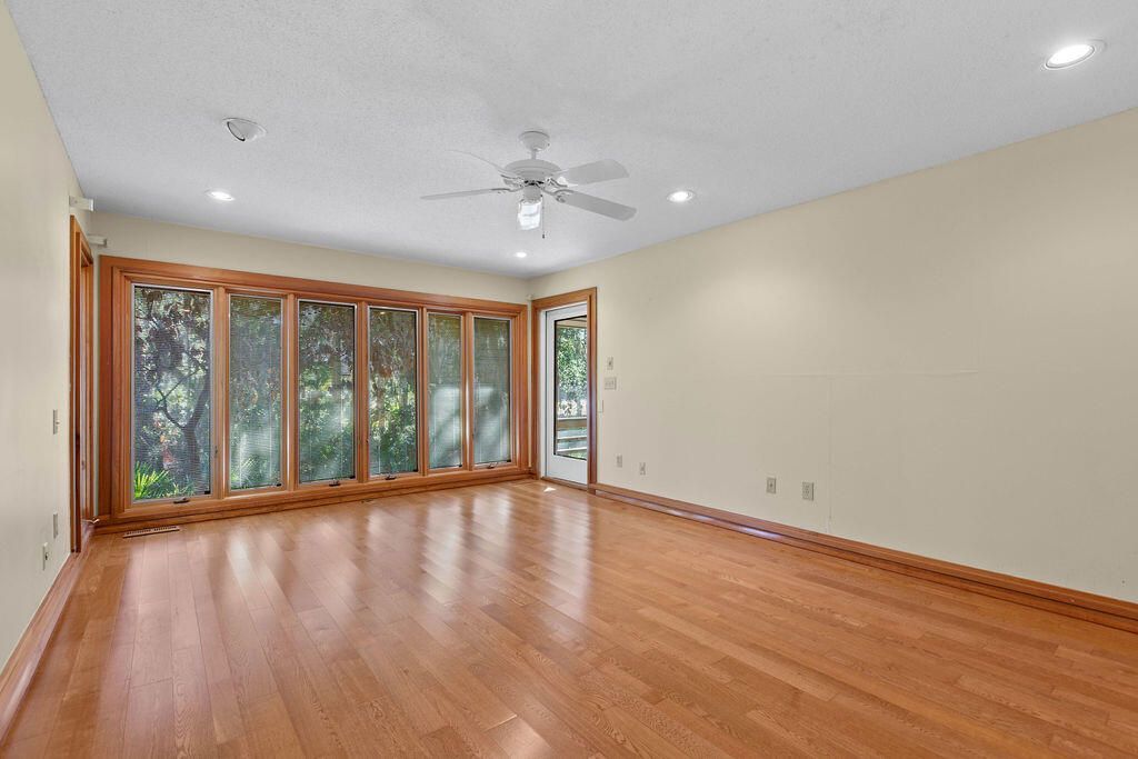 2441 The Bent Twig Photo 35