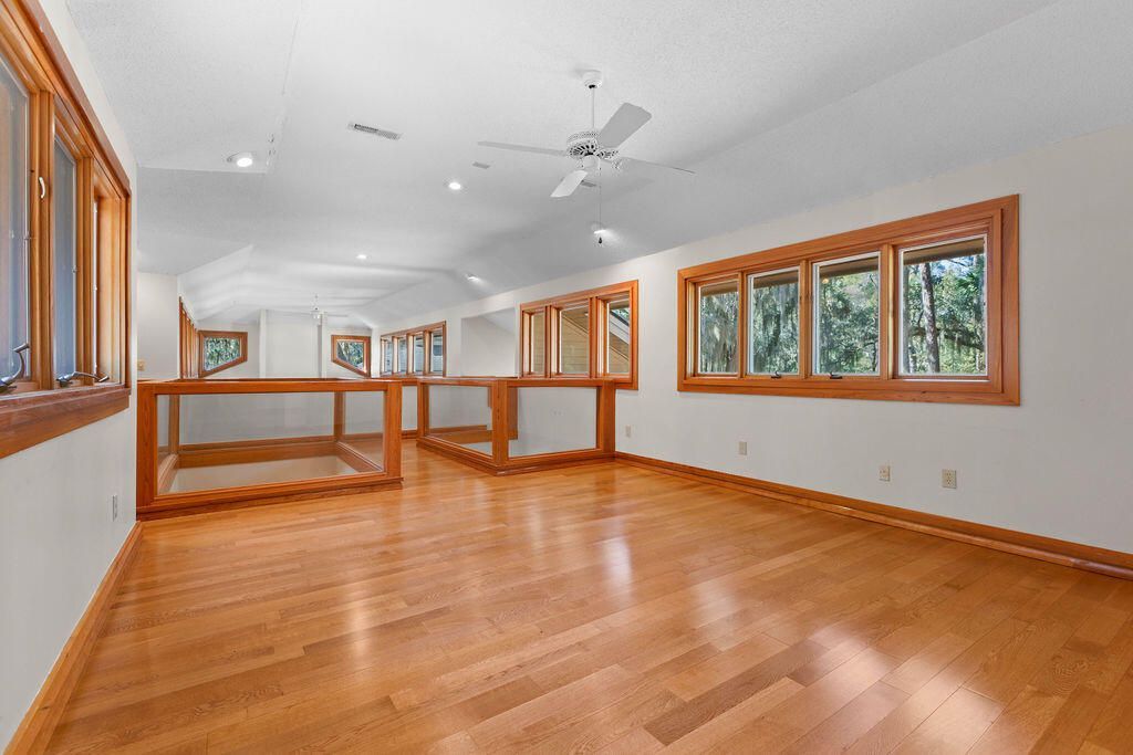 2441 The Bent Twig Photo 46