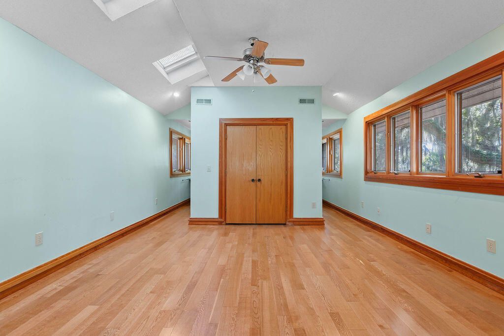 2441 The Bent Twig Photo 50