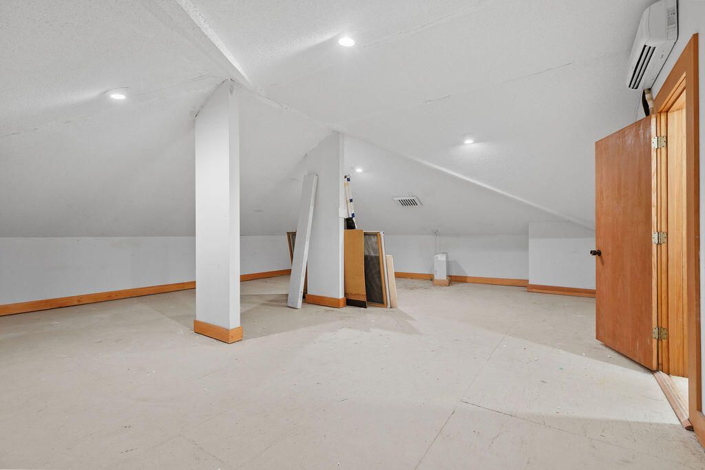 2441 The Bent Twig Photo 53