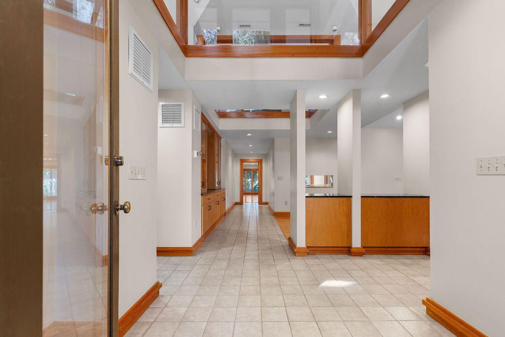 2441 The Bent Twig Photo 8