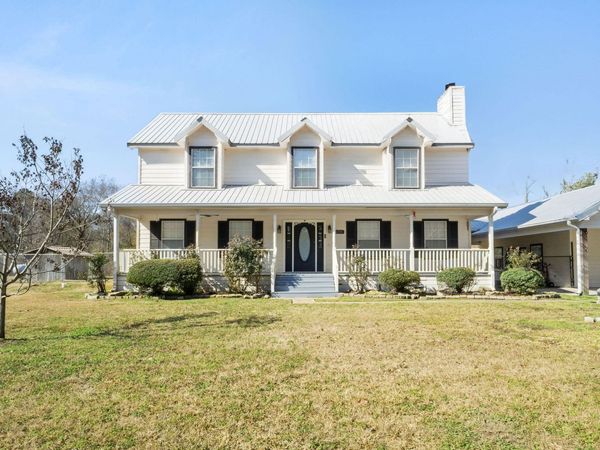 579 Lake Vernon Rd, Leesville, LA 71446