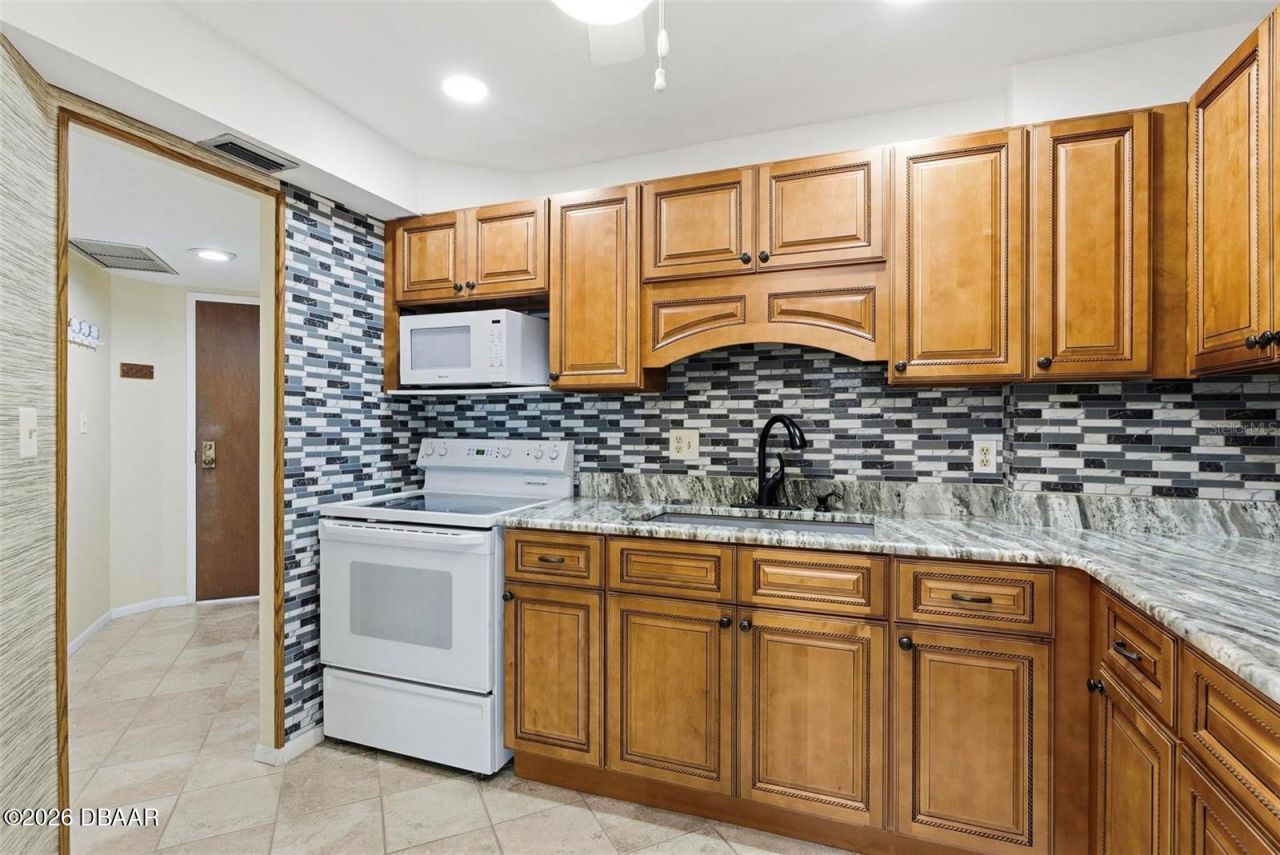 925 N Halifax Avenue, Unit 103, Daytona Beach, FL 32118 Photo