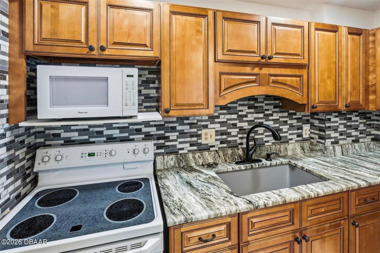 925 N Halifax Avenue, Unit 103, Daytona Beach, FL 32118 Photo