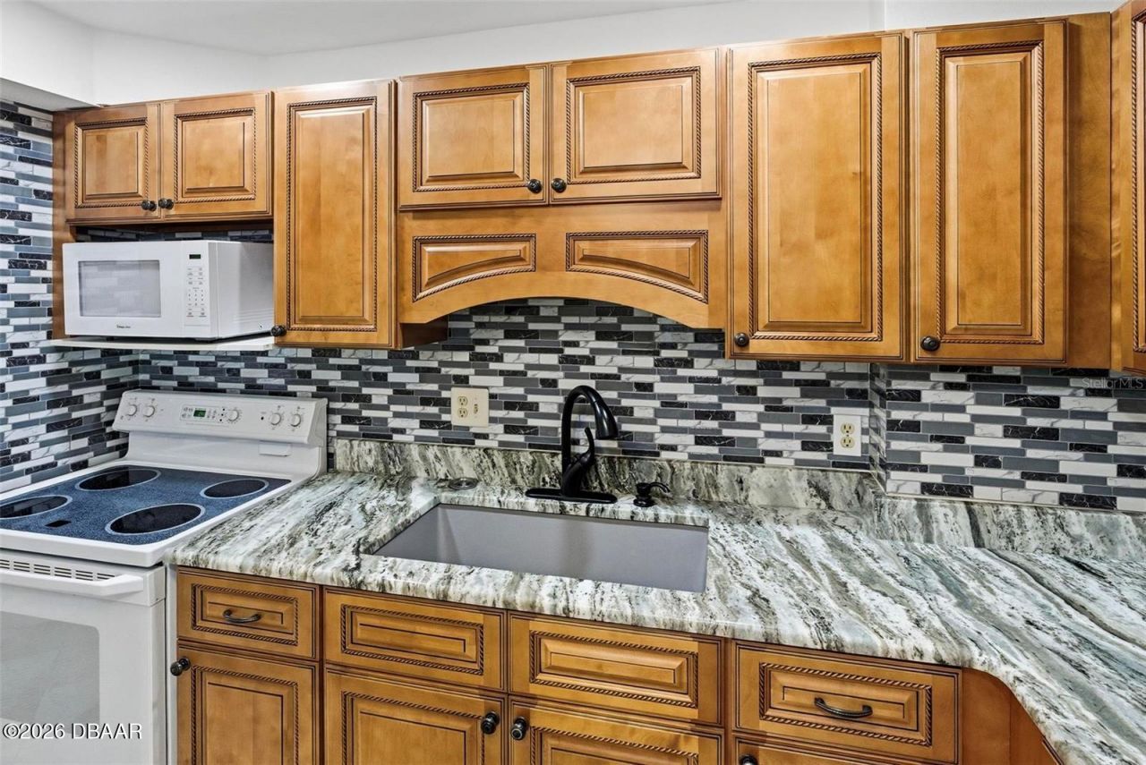 925 N Halifax Avenue, Unit 103, Daytona Beach, FL 32118 Photo