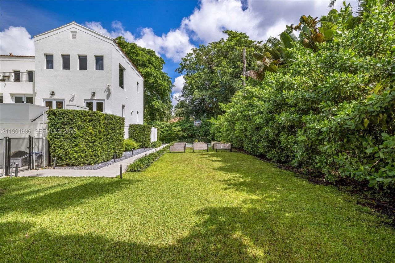 279 Galeon Ct, Coral Gables, FL 33143 Photo