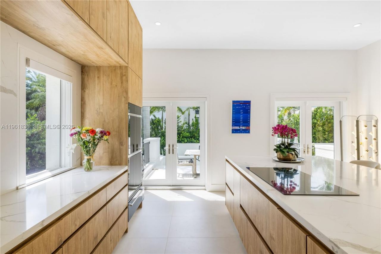 279 Galeon Ct, Coral Gables, FL 33143 Photo