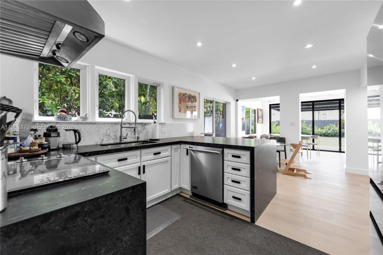 1826 Fairhaven Pl, Miami, FL 33133 Photo